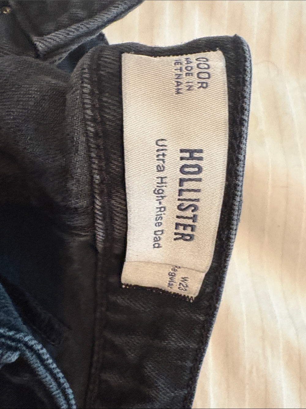 Hollister ultra high rise straight leg- Women's Jean - Picture 4 of 4